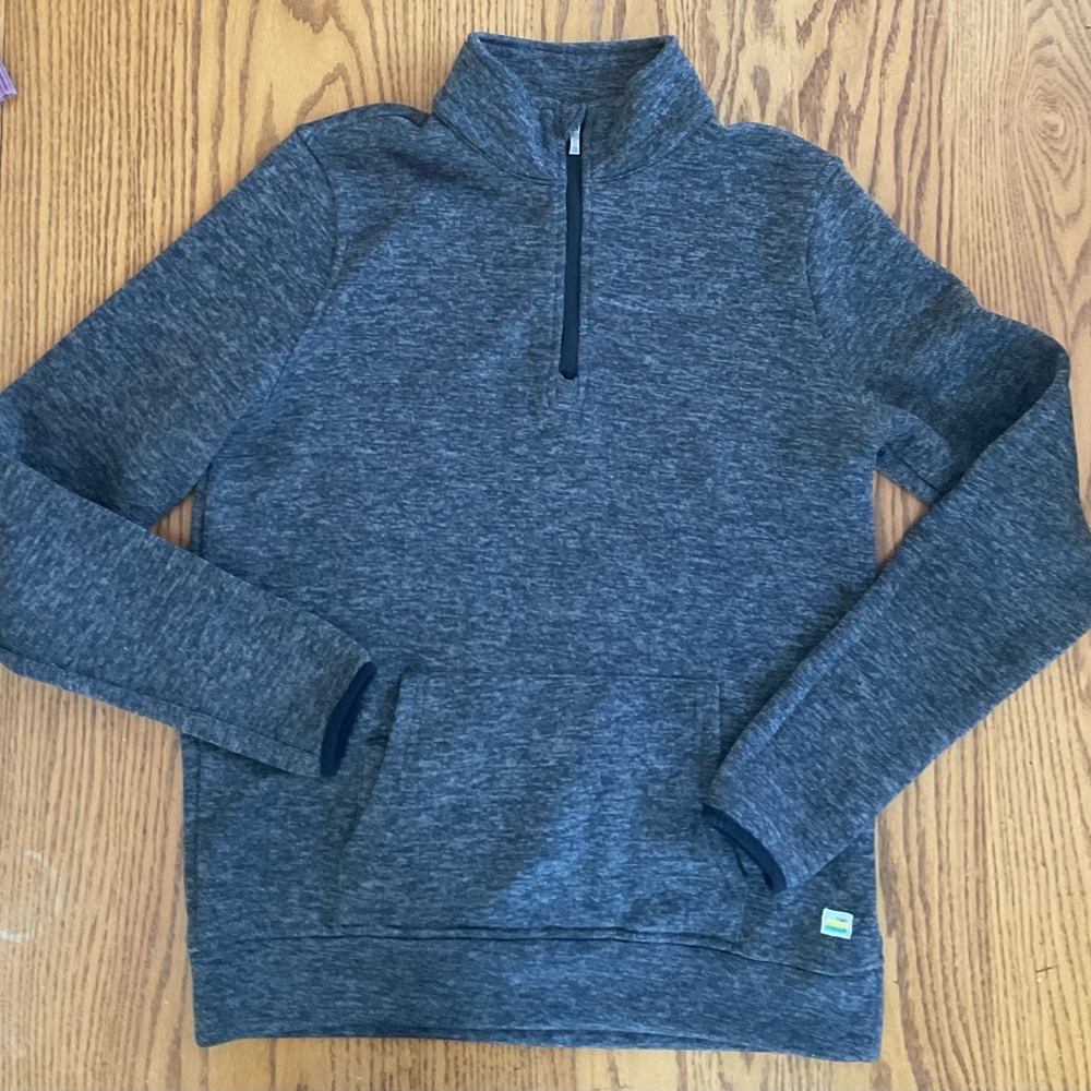 Men's Vuori Durango half-zip sweater medium.  Fits slim for a medium.